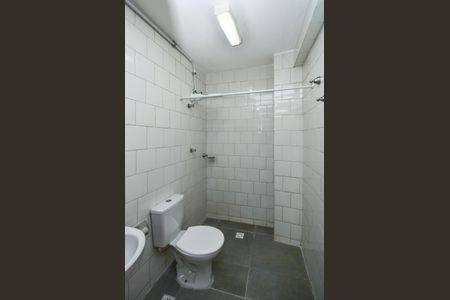 Banheiro de kitnet/studio para alugar com 1 quarto, 45m² em Concórdia, Belo Horizonte