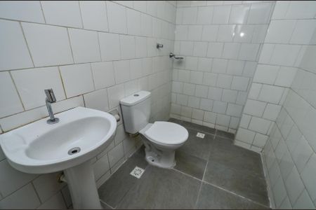 Banheiro de kitnet/studio para alugar com 1 quarto, 45m² em Concórdia, Belo Horizonte