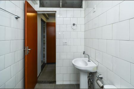 Banheiro de kitnet/studio para alugar com 1 quarto, 45m² em Concórdia, Belo Horizonte