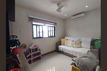 Casa à venda com 220m², 4 quartos e sem vaga