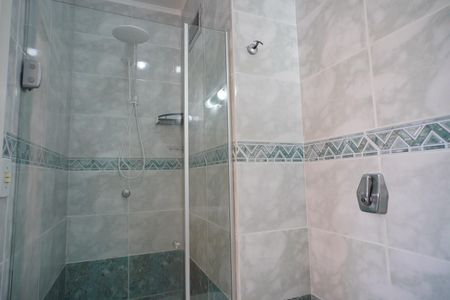 Banheiro suíte  de apartamento à venda com 2 quartos, 53m² em Partenon, Porto Alegre