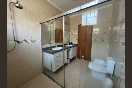 Casa à venda com 4 quartos, 371m² em Vila Cordeiro, São Paulo