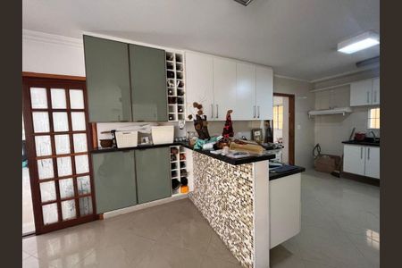 Casa à venda com 4 quartos, 371m² em Vila Cordeiro, São Paulo