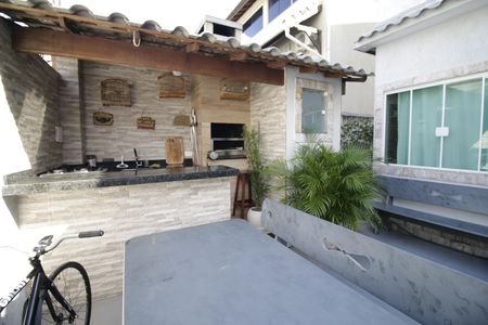 Casa à venda com 170m², 5 quartos e 2 vagasChurrasqueira