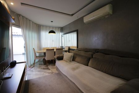 Sala de casa à venda com 5 quartos, 170m² em Taquara, Rio de Janeiro