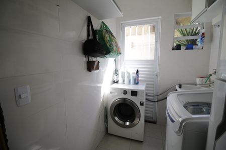 Casa à venda com 170m², 5 quartos e 2 vagasÁrea de Serviço