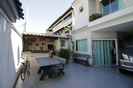 Casa à venda com 170m², 5 quartos e 2 vagasQuintal