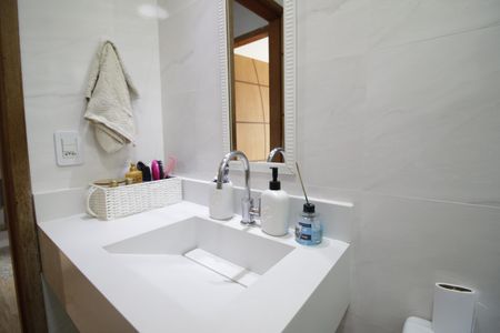 Casa à venda com 170m², 5 quartos e 2 vagasBanheiro