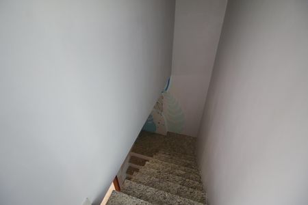 Casa à venda com 170m², 5 quartos e 2 vagasEscada