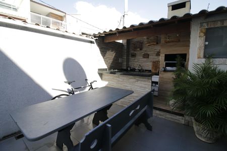 Casa à venda com 170m², 5 quartos e 2 vagasChurrasqueira