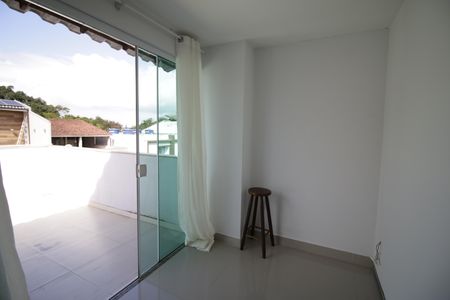 Hall de casa à venda com 5 quartos, 170m² em Taquara, Rio de Janeiro