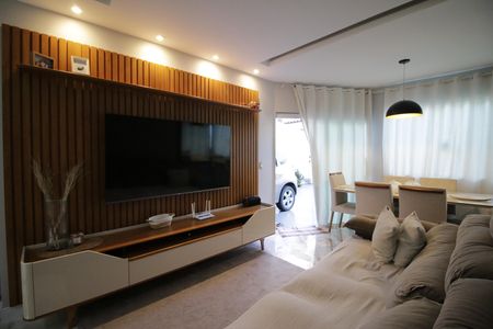 Casa à venda com 170m², 5 quartos e 2 vagasSala