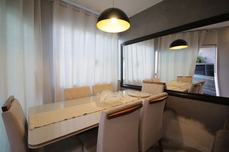 Casa à venda com 170m², 5 quartos e 2 vagasSala