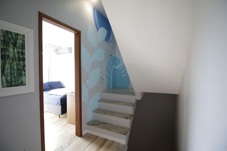 Casa à venda com 170m², 5 quartos e 2 vagasEscada