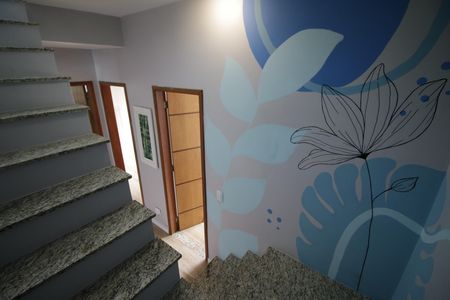 Casa à venda com 170m², 5 quartos e 2 vagasEscada