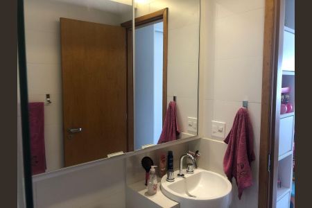 Apartamento à venda com 135m², 4 quartos e 2 vagas Apartamento à venda com 135m², 4 quartos e 2 vagasBanheiro