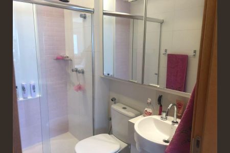 Banheiro de apartamento à venda com 4 quartos, 135m² em Camboinhas, Niterói