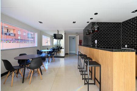 Apartamento para alugar com 50m², 2 quartos e 1 vaga Apartamento para alugar com 50m², 2 quartos e 1 vagaÁrea comum - Salão de festas