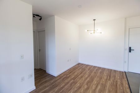 Sala  de apartamento para alugar com 2 quartos, 63m² em Alphaville Empresarial, Barueri