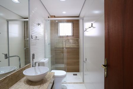 Apartamento para alugar com 116m², 2 quartos e 2 vagas Apartamento para alugar com 116m², 2 quartos e 2 vagasBanheiro da Suíte