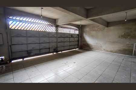 Garagem de casa à venda com 2 quartos, 220m² em Helena Maria, Osasco