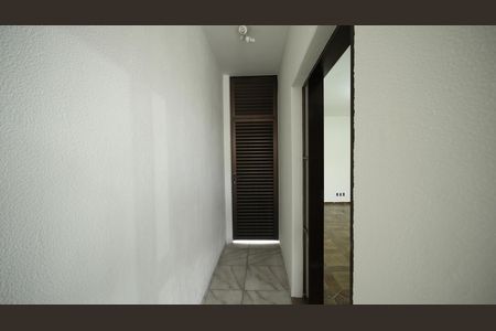 Casa à venda com 173m², 3 quartos e 2 vagasCorredor