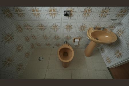 Banheiro Social de casa à venda com 3 quartos, 173m² em Jardim Pilar, Santo André
