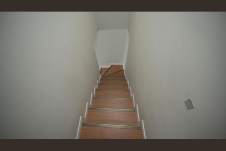 Casa à venda com 173m², 3 quartos e 2 vagasEscada