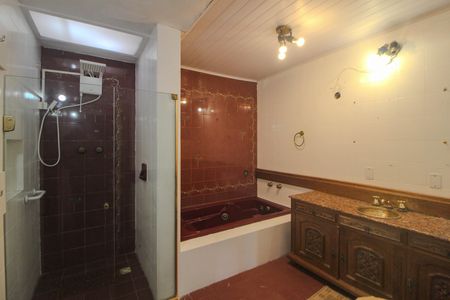 Apartamento à venda com 238m², 7 quartos e sem vaga Apartamento à venda com 238m², 7 quartos e sem vagaBanheiro da suite