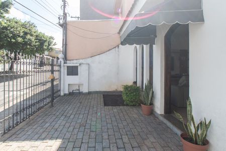 Casa à venda com 160m², 2 quartos e 2 vagas Casa à venda com 160m², 2 quartos e 2 vagasEntrada