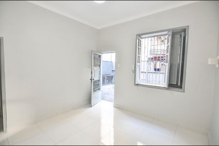 Casa para alugar com 73m², 2 quartos e 1 vaga Casa para alugar com 73m², 2 quartos e 1 vagaSala
