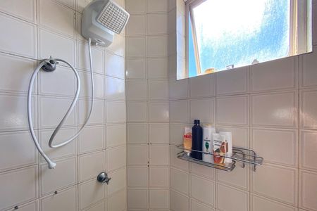 Banheiro de apartamento à venda com 2 quartos, 58m² em Carlos Prates, Belo Horizonte