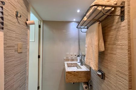 Apartamento para alugar com 79m², 2 quartos e sem vaga Apartamento para alugar com 79m², 2 quartos e sem vagaBanheiro da Suíte