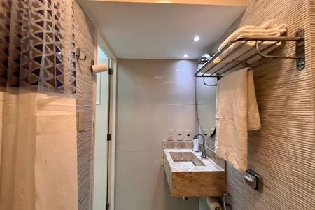 Apartamento para alugar com 79m², 2 quartos e sem vaga Apartamento para alugar com 79m², 2 quartos e sem vagaBanheiro da Suíte