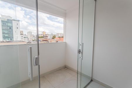 Apartamento à venda com 77m², 3 quartos e 2 vagas Apartamento à venda com 77m², 3 quartos e 2 vagasVaranda da Sala