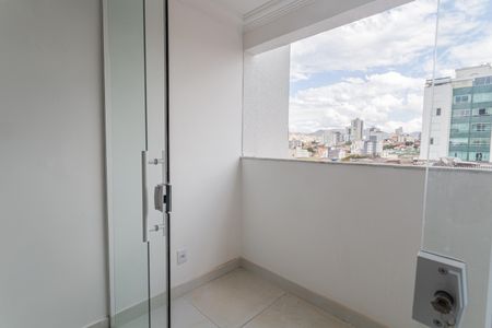 Apartamento à venda com 77m², 3 quartos e 2 vagas Apartamento à venda com 77m², 3 quartos e 2 vagasVaranda da Sala