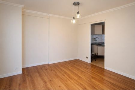 Apartamento à venda com 55m², 1 quarto e 1 vaga Apartamento à venda com 55m², 1 quarto e 1 vagaSala com piso de madeira e iluminação adequada.