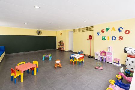 Apartamento à venda com 55m², 1 quarto e 1 vaga Apartamento à venda com 55m², 1 quarto e 1 vagaSala de brinquedos com mobiliário colorido e diversão para crianças.