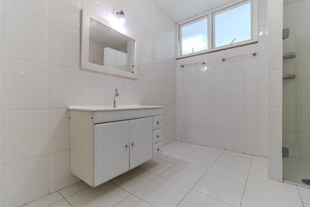 Apartamento para alugar com 240m², 3 quartos e 1 vaga Apartamento para alugar com 240m², 3 quartos e 1 vagaBanheiro Social