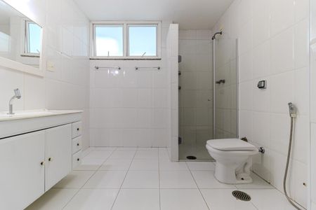 Apartamento para alugar com 240m², 3 quartos e 1 vaga Apartamento para alugar com 240m², 3 quartos e 1 vagaBanheiro Social