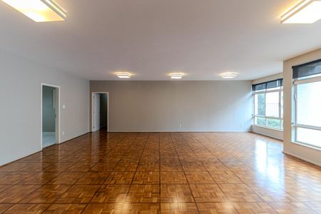 Apartamento para alugar com 240m², 3 quartos e 1 vaga Apartamento para alugar com 240m², 3 quartos e 1 vagaSala
