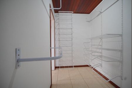 Casa para alugar com 180m², 3 quartos e 2 vagasCloset da suíte