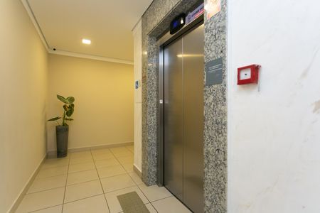 Apartamento à venda com 32m², 2 quartos e sem vaga Apartamento à venda com 32m², 2 quartos e sem vagaHall Social