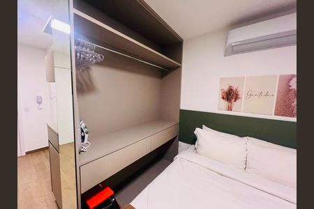 Studio para alugar com 25m², 1 quarto e sem vaga Studio para alugar com 25m², 1 quarto e sem vagaSala / Quarto