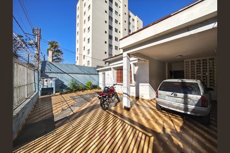 Garagem de casa à venda com 3 quartos, 300m² em Guapira, São Paulo