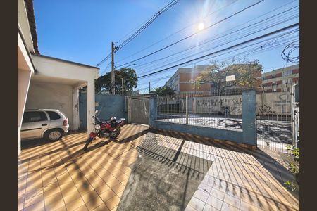 Garagem de casa à venda com 3 quartos, 300m² em Guapira, São Paulo