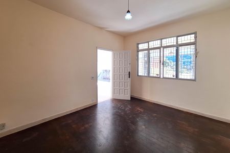 Casa para alugar com 150m², 4 quartos e 3 vagas Casa para alugar com 150m², 4 quartos e 3 vagasSala