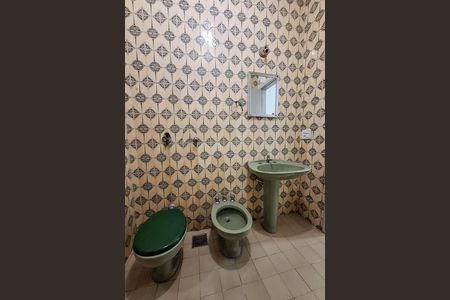 Casa para alugar com 150m², 4 quartos e 3 vagas Casa para alugar com 150m², 4 quartos e 3 vagasBanheiro social 2