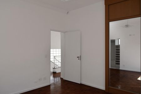 Casa para alugar com 200m², 3 quartos e 3 vagasSuíte 1 - com elevador