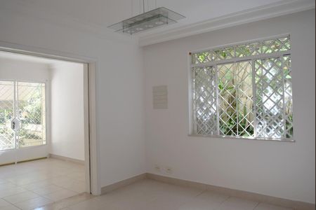 Casa para alugar com 200m², 3 quartos e 3 vagasSala de TV